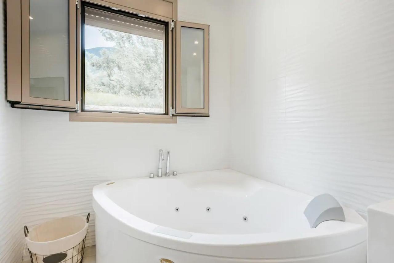 Etherealvilla-Family Villa With Pool Lourdata  Bagian luar foto